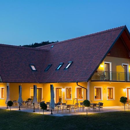 Weingut-Gaestezimmer Uhl Ratsch an der Weinstrasse Exterior photo