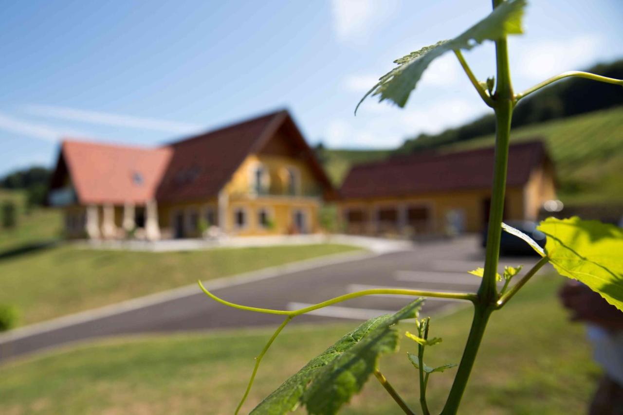 Weingut-Gaestezimmer Uhl Ratsch an der Weinstrasse Exterior photo